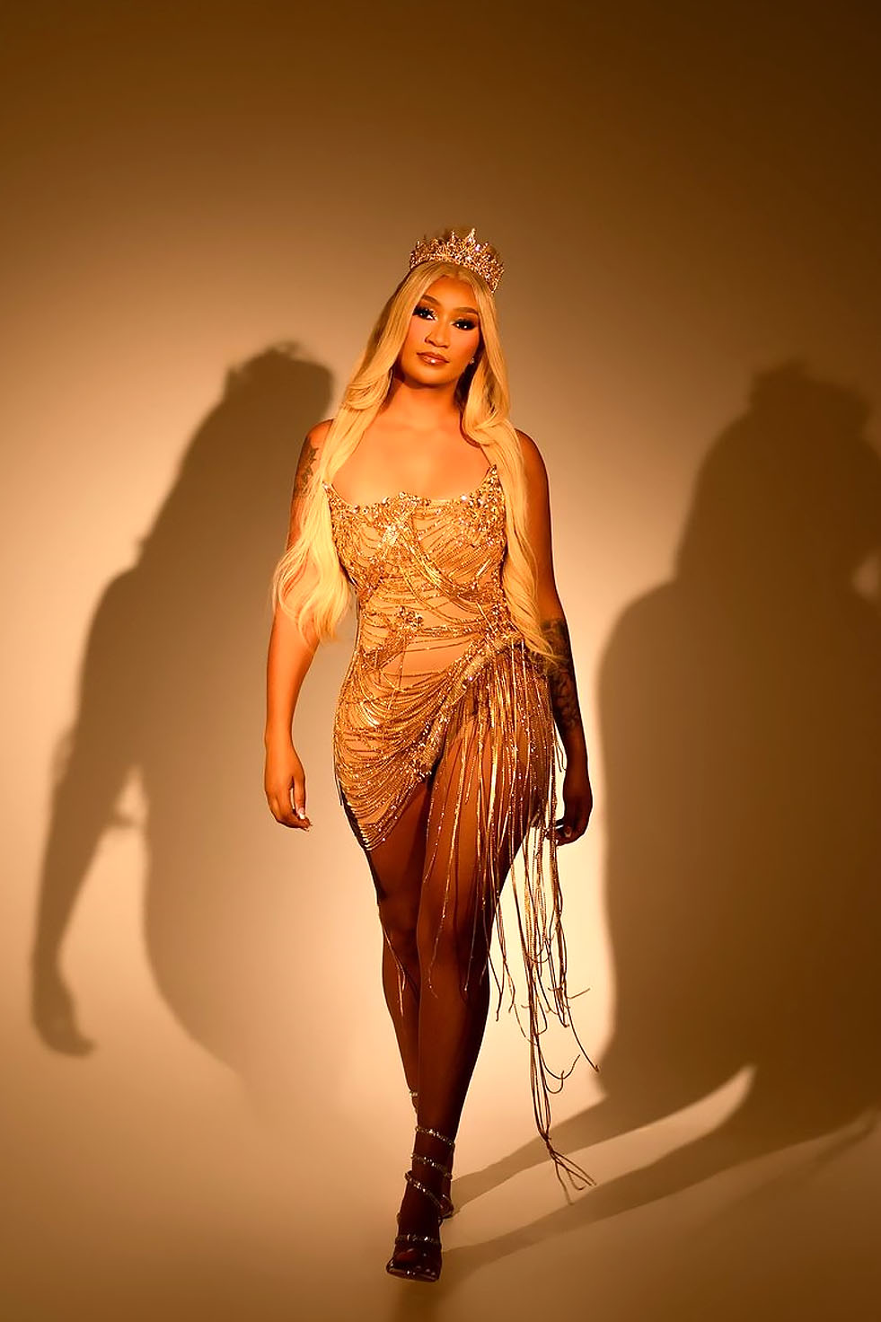 Shimmer in Style: Dresses That Sparkle for the Holiday Season